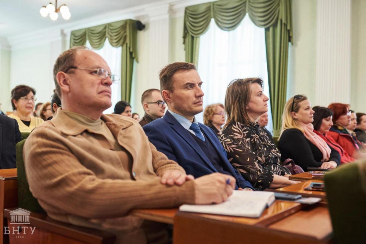 В какой электронной библиотечной системе ибц оплачивает только выдачу книг